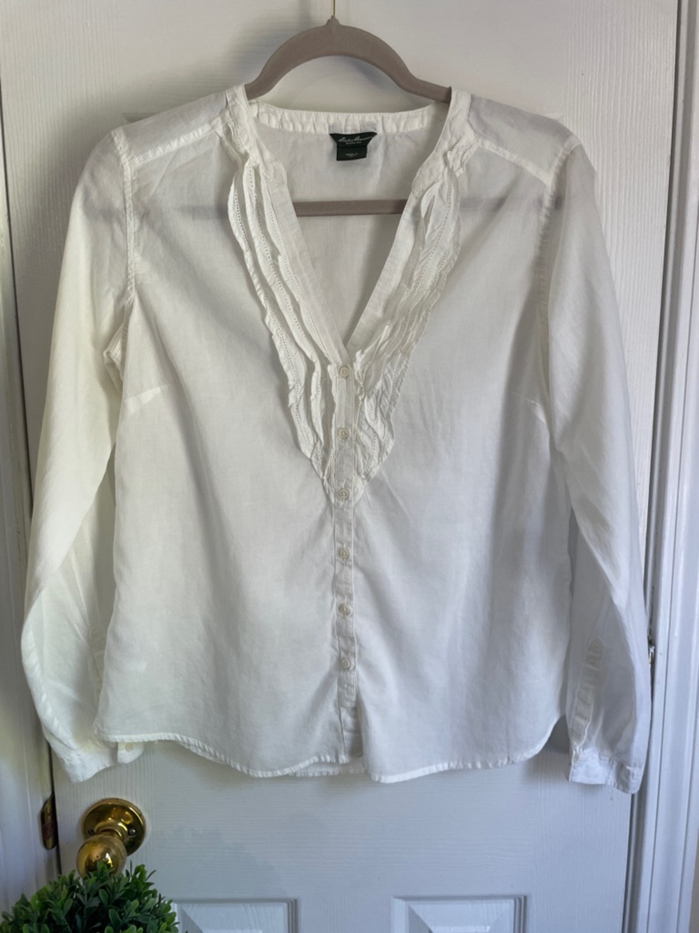 Eddie Bauer Cream Ruffled V-Neck Cotton Boho Preppy Button Blouse
